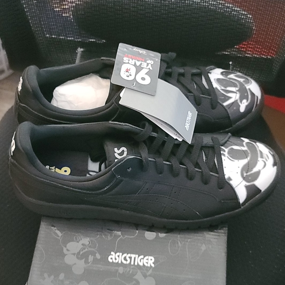 asics mickey mouse womens